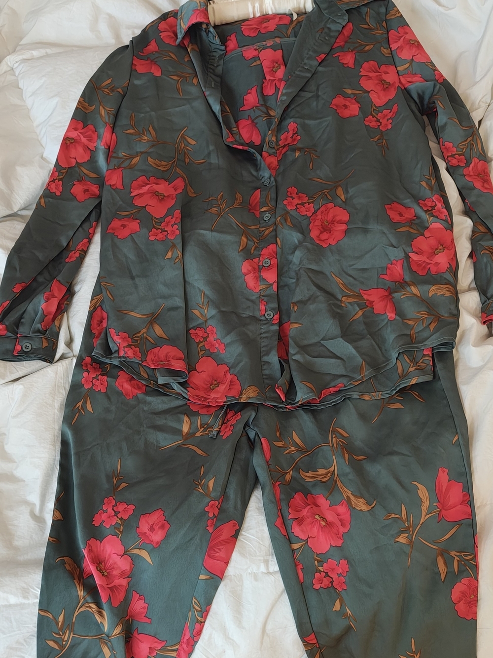 PrettyLittleThing Dark Green and Pink Floral Satin Pajama Set
